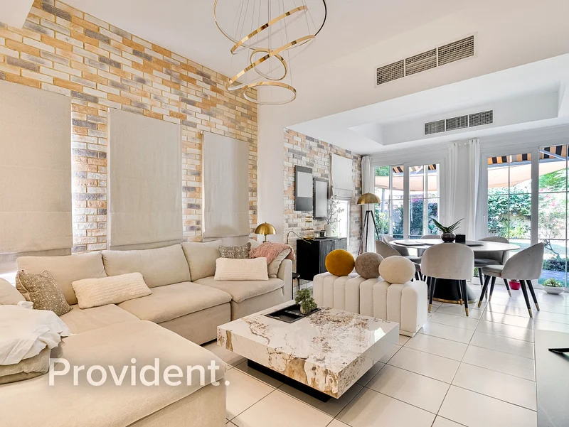 Renovated | Corner Unit | Vacant63728925664642112