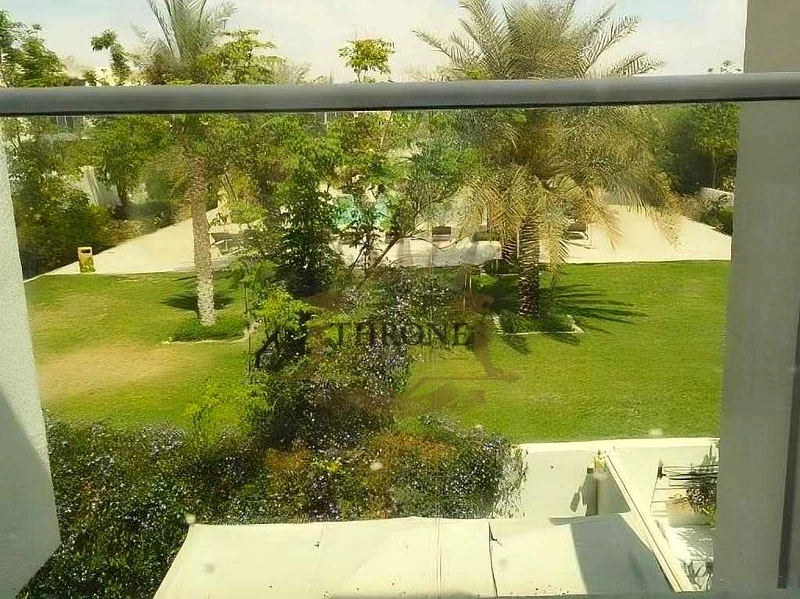 مطل على المسبح | صف واحد | شاغر عند التحويل64003601540738111