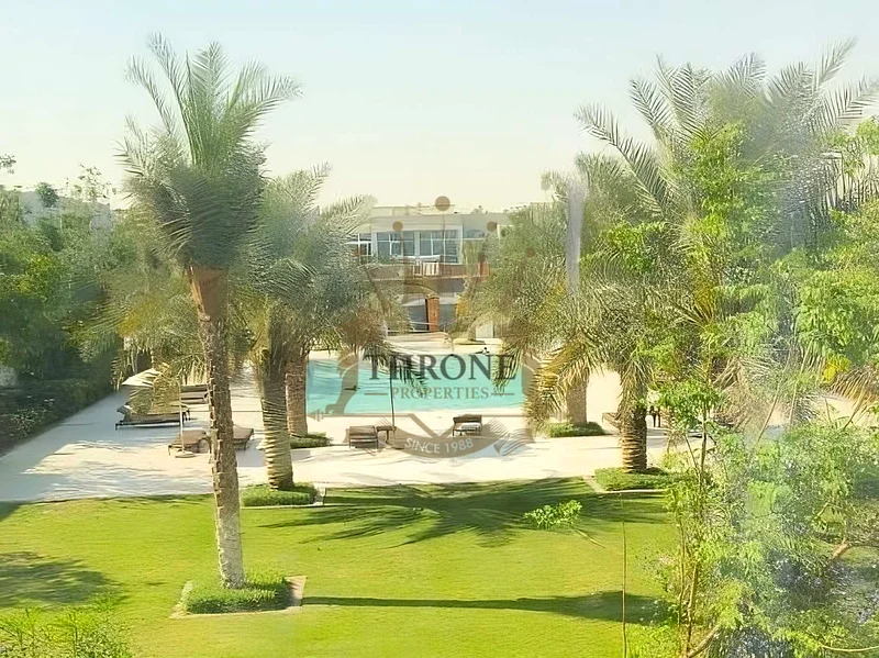مطل على المسبح | صف واحد | شاغر عند التحويل64003601540738110