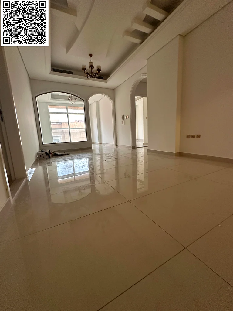Gym and swimming pool with built-in lockers. The lowest price is for a master bedroom and a hall. F63712151404034114