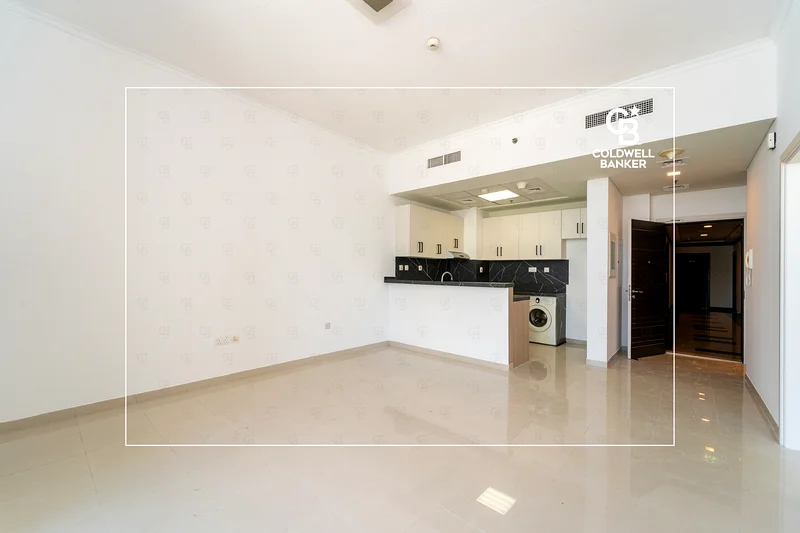 Partially Upgraded | Sea View | Vacant on Nov63775019606019112