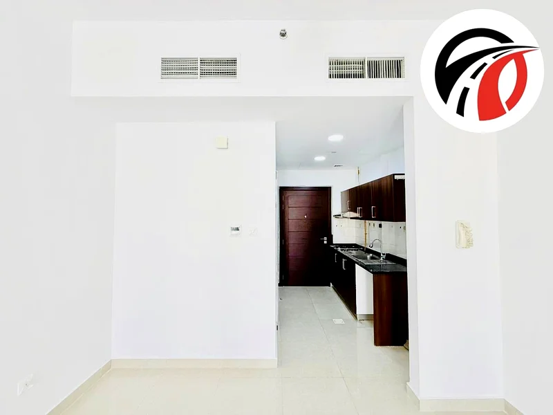 ستوديو واسع مع شرفة وموقف سيارات مجاني63742471965955114