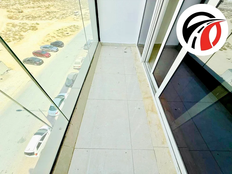 ستوديو واسع مع شرفة وموقف سيارات مجاني63742471965955113