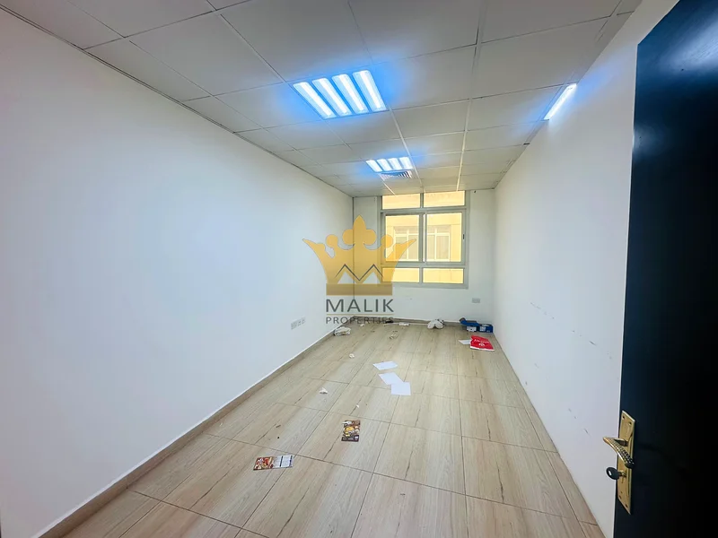 مكتب مع حمام خاص وغرفة مؤن @ شارع المنامة64063910977795113
