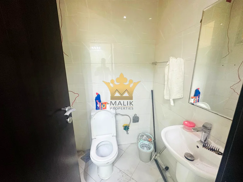 مكتب مع حمام خاص وغرفة مؤن @ شارع المنامة64063910977795114