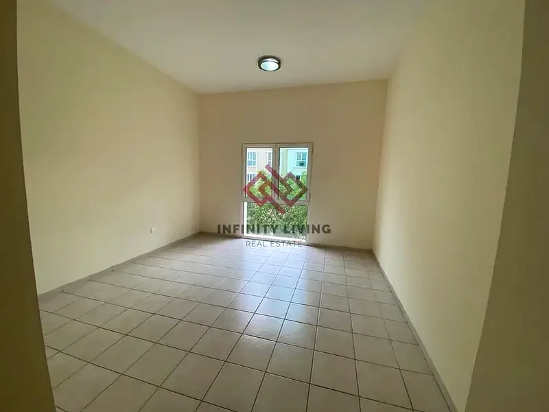 "شقة فسيحة غير مؤثثة بغرفة نوم واحدة | بالقرب من المترو63936023355777110