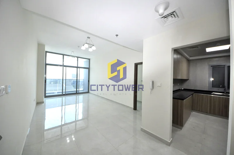 شقة جديدة كبيرة ومشرقة بغرفة نوم واحدة متاحة للإيجار بجوار بلازا المulla63755799829762114