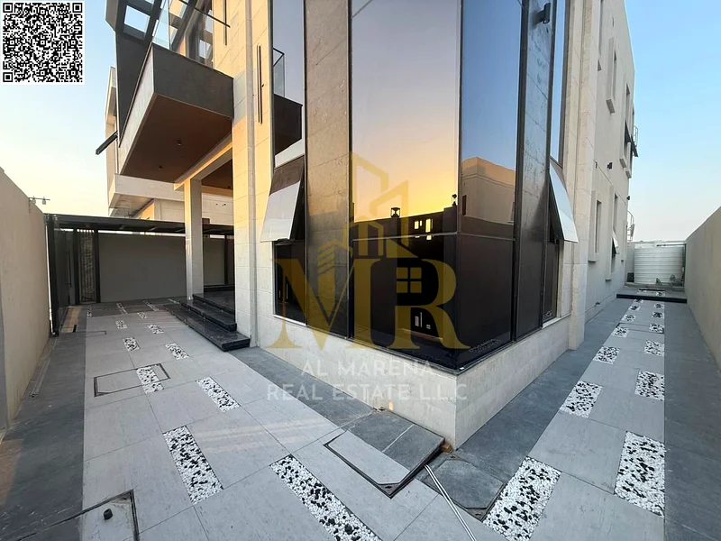 A villa directly from the owner, with personal finishing, on a main street, close to all services. Freehold for all nationalities and without a down p63884499726850113