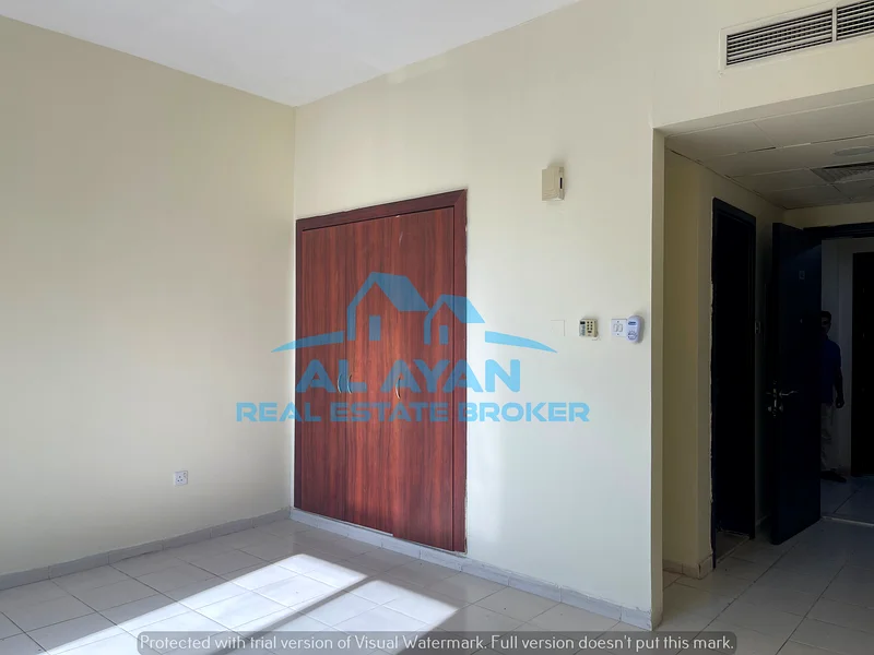 شقة بدون شرفة للإيجار في كلاستر اليونان63741807993218112