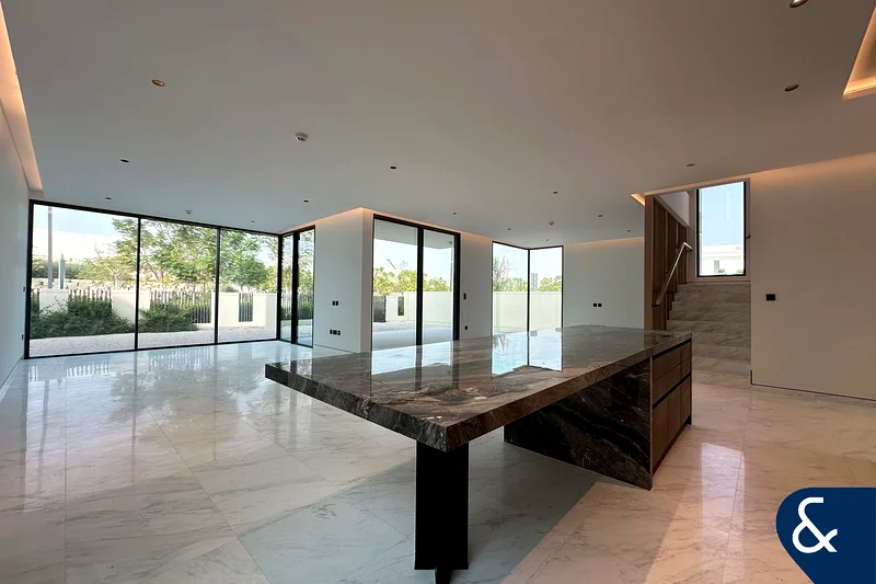 Corner Plot | Signature Villa | Vacant Now63931007713793114