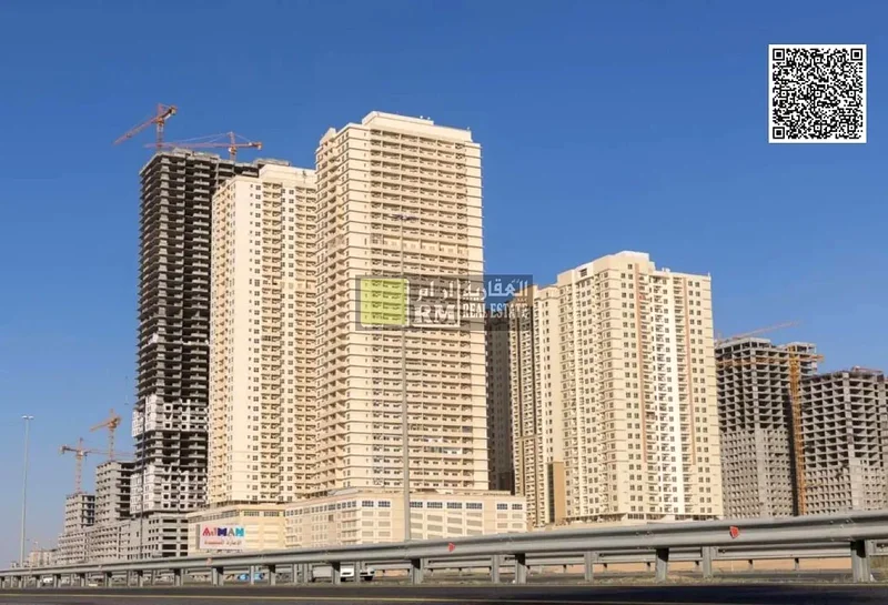 شقة واسعة للإيجار في الطابق العالي ببرج ليليز، عجمان – إيجار معقول جدًا63709863869057110