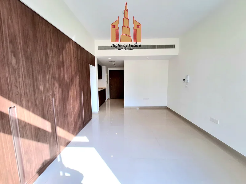 تصميم أكبر || شرفة واقفة || جميع وسائل الراحة63705460377985114