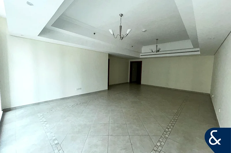 شاغرة | غرفتي نوم | إطلالة على البحيرة | تخطيط واسع63988214703362111