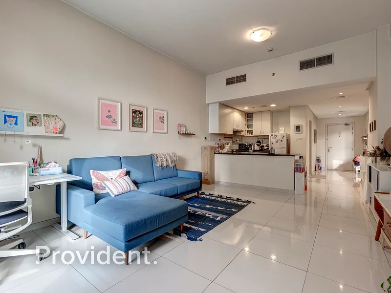 Spacious Unit | Ideal Layout | Bright63738983995521112