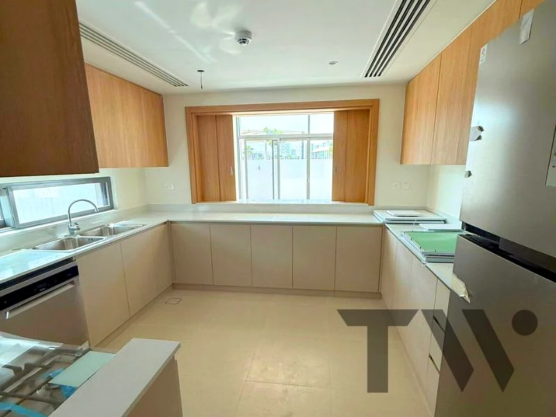 استئجار منزل بـ 4 غرف نوم مع حديقة | للعيش العائلي63751983114625113