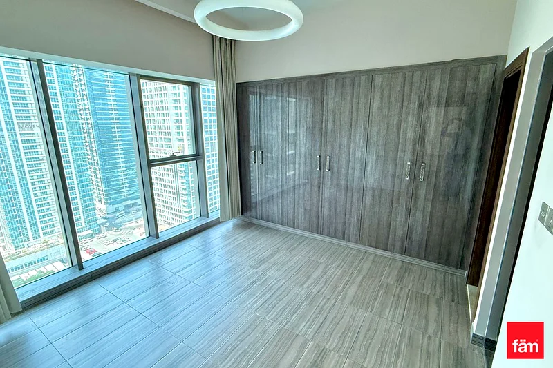 BALCONY | LAKE VIEW | VACANT | SPACIOUS63749245009153111