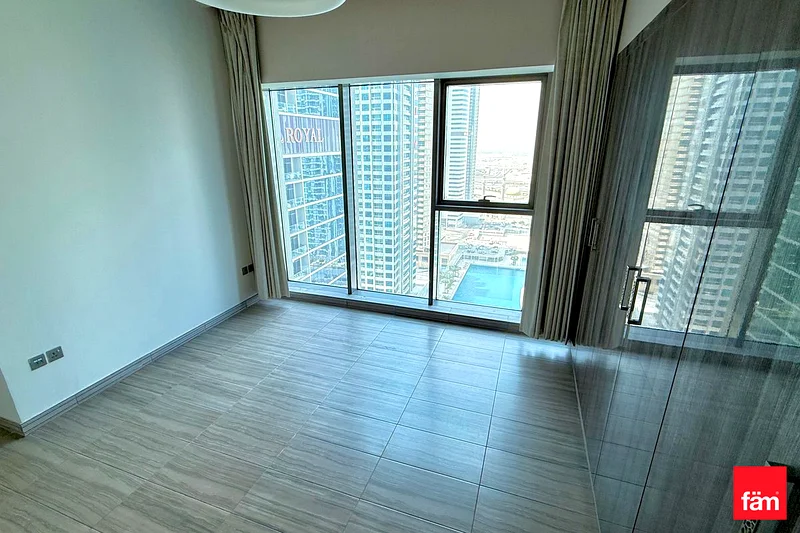 BALCONY | LAKE VIEW | VACANT | SPACIOUS63749245009153110