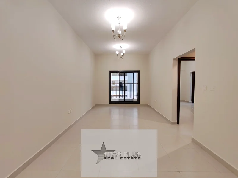 شقة واسعة جداً بغرفتين نوم بالقرب من المخرج مع موقف سيارات مغطى63808433414529111