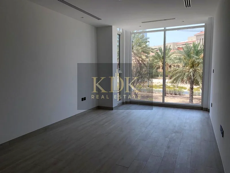 فيلا واسعة مكونة من 4 غرف نوم + خادمة | مطبخ مجهز | اتصل الآن63786649461377114
