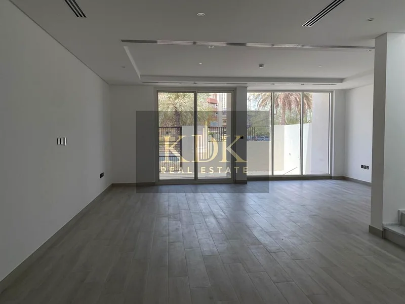 فيلا واسعة مكونة من 4 غرف نوم + خادمة | مطبخ مجهز | اتصل الآن63786649461377113