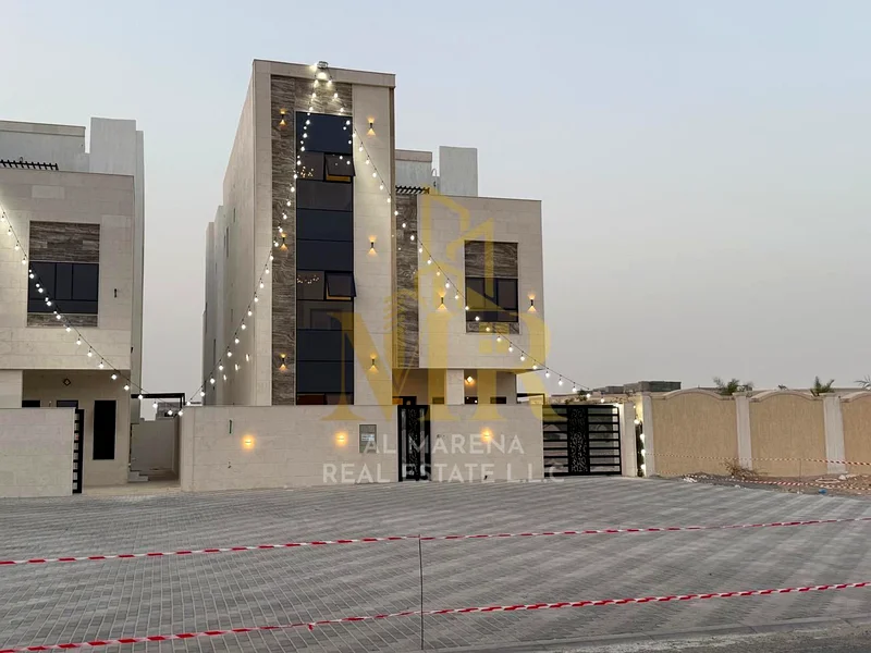فيلا للبيع بـ 6 غرف نوم رئيسية، وغرفة استقبال رئيسية، وقاعة. تبلغ مساحة البناء 4200 قدم مربع. تشتمل الفيلا على تسجيل و63912253760131110