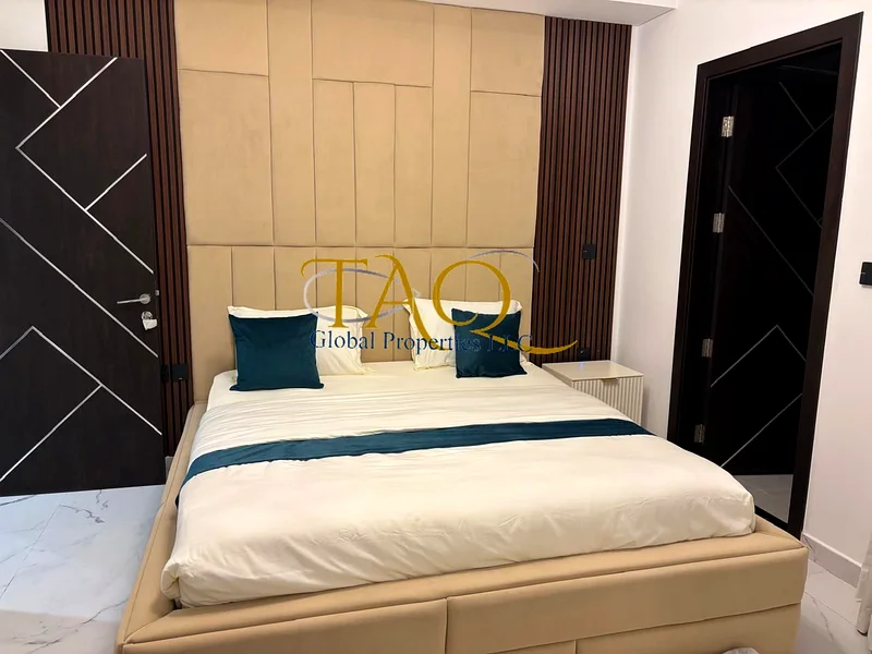 شقة جديدة بالكامل مكونة من غرفتي نوم | مفروشة بالكامل | إطلالة على الطريق |63732572130946111