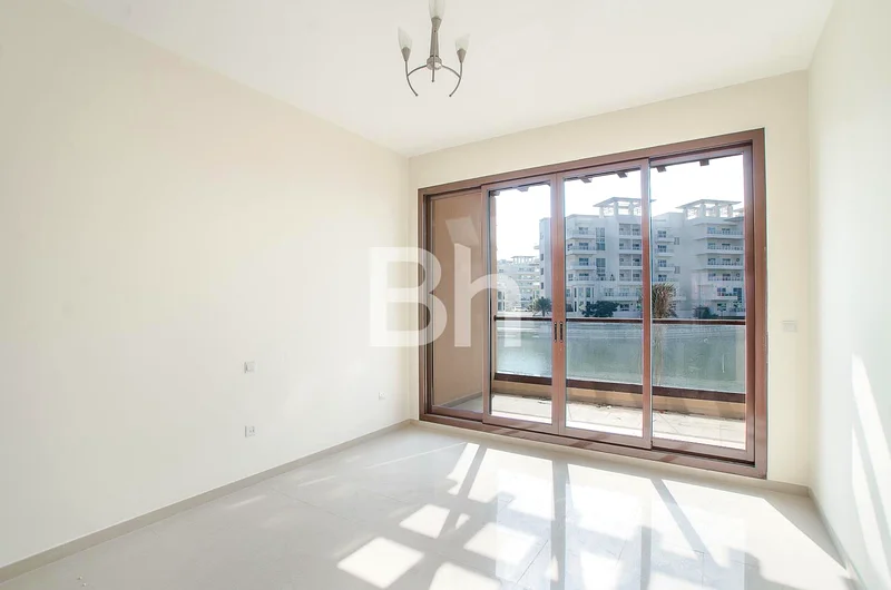 4 غرف نوم + غرفة خادمة | إطلالة كاملة على البحيرة | شاغرة الآن63724602123651114