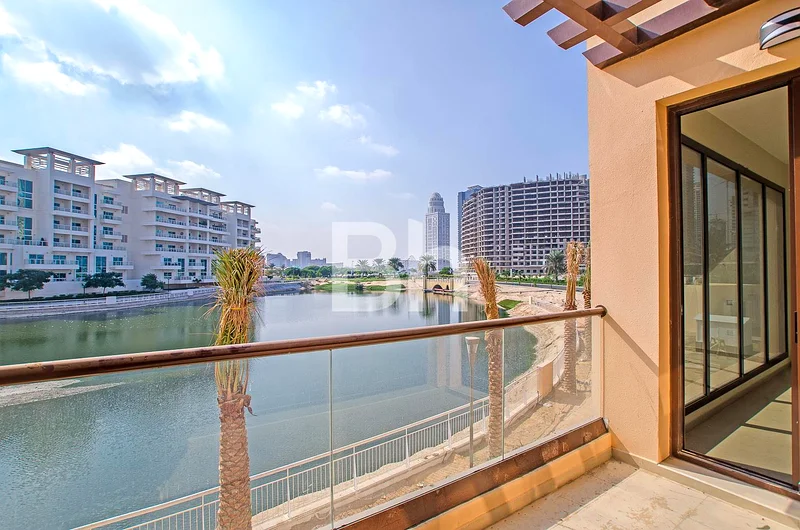 4 غرف نوم + غرفة خادمة | إطلالة كاملة على البحيرة | شاغرة الآن63724602123651111