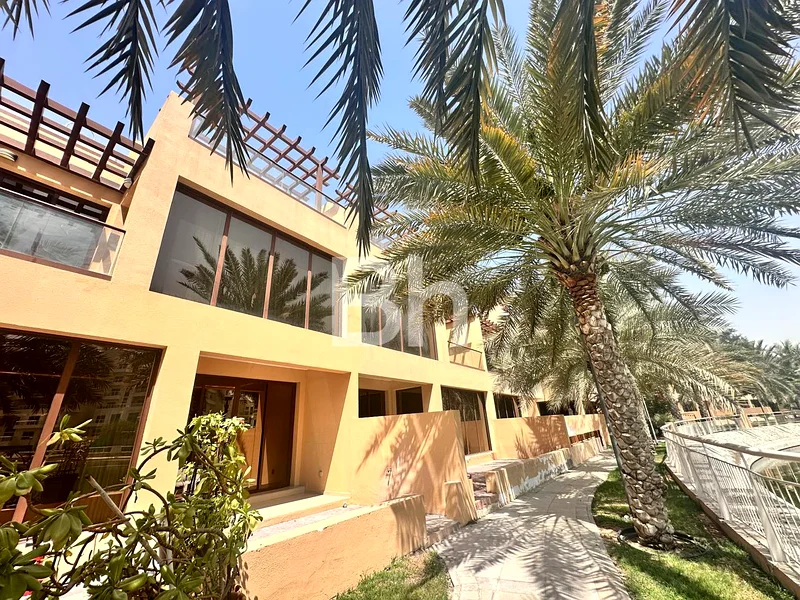 4 غرف نوم + غرفة خادمة | إطلالة كاملة على البحيرة | شاغرة الآن63724602123651110