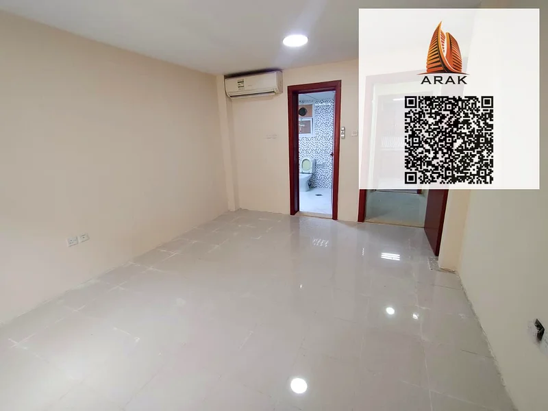 للإيجار – شقة دوبلكس في الروضة 2 طابقين الطابق الأرضي: غرفة معيشة + حمام + مطبخ + غرفة نوم رئيسية الطابق الأول: غرفة معيشة + غرفتي نوم رئيسية63723000803714110