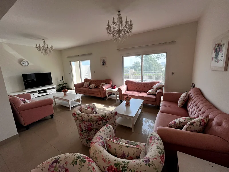🏡 Spacious Family Home | 3BR Villa with Pool & Gym Access63814054670338113