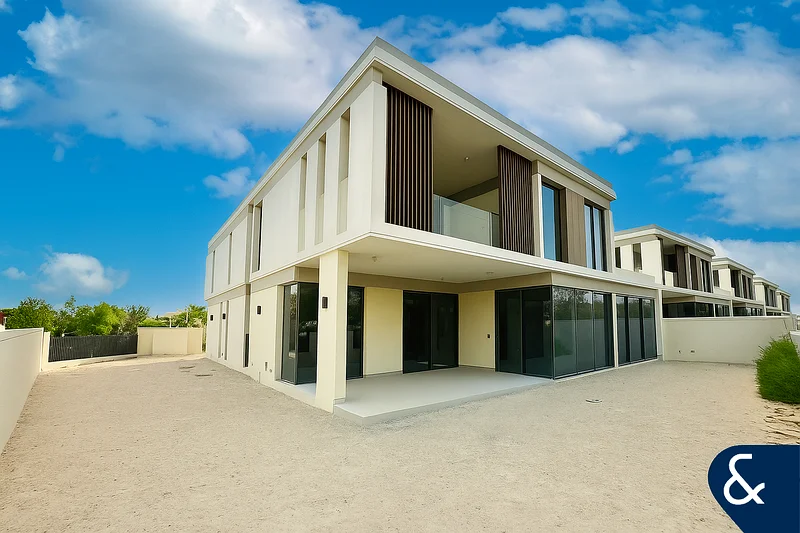 Corner Plot | Signature Villa | Vacant Now63931007713793110