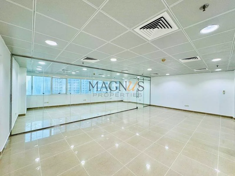 FITTED WITH GLASS PARTITIONS | CLOSE TO METRO64071282514691113