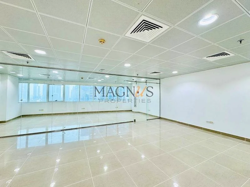 FITTED WITH GLASS PARTITIONS | CLOSE TO METRO64071282514691110