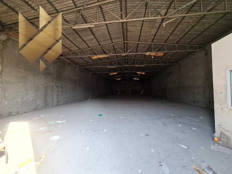 🏭 مستودع للإيجار – موقع استراتيجي في المنطقة الصناعية 2، الشارقة 📍 6,000 قدم مربع | 🚚 سهولة وصول الشاحنات | 💰 أسعار تنافسية فرصة ذهبية64059680317571110
