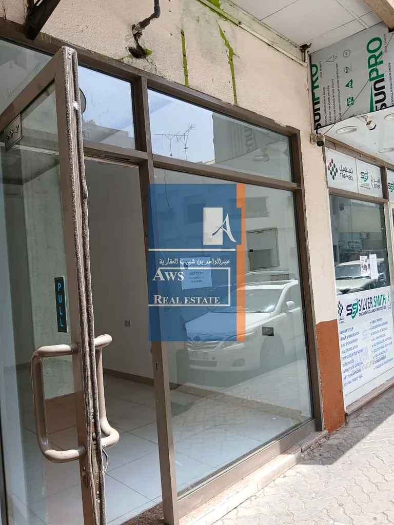 وحدة تجارية واسعة، محاطة بالعقارات السكنية64065919519747112