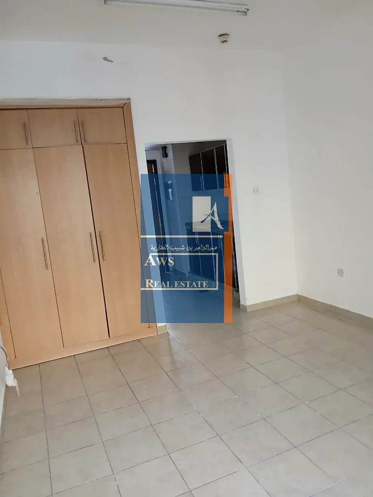 Inexpensive Office, Prime Business Location, Multi-Check Payments64065806689537114