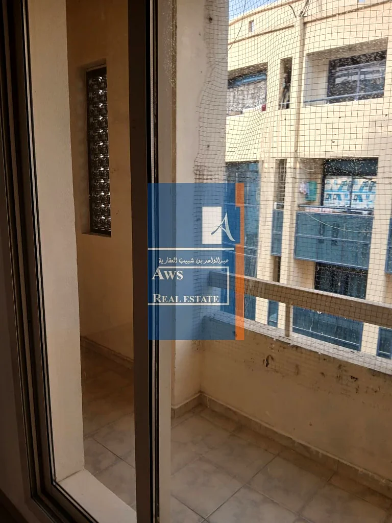 Inexpensive Office, Prime Business Location, Multi-Check Payments64065806689537113