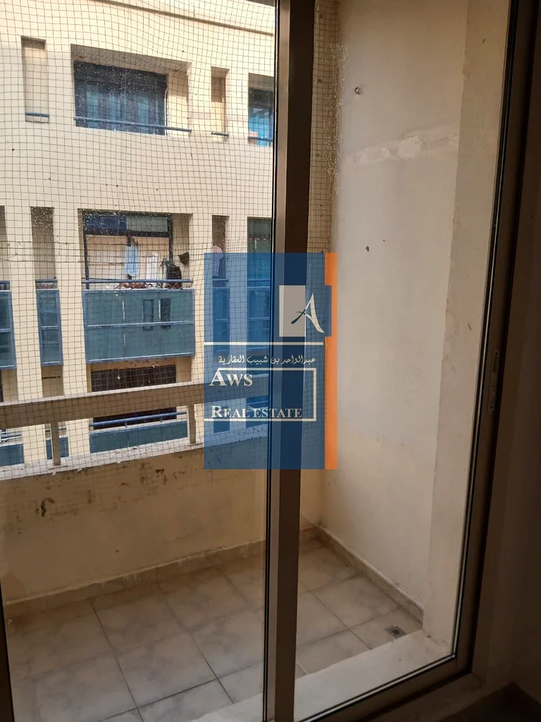 Inexpensive Office, Prime Business Location, Multi-Check Payments64065806689537112