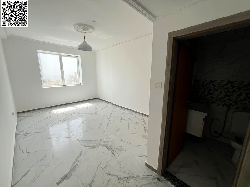 لإيجار سنوي، غرفتان مع قاعة كبيرة وحمامان وشرفة بإطلالة بحرية مميزة،63810910393731112