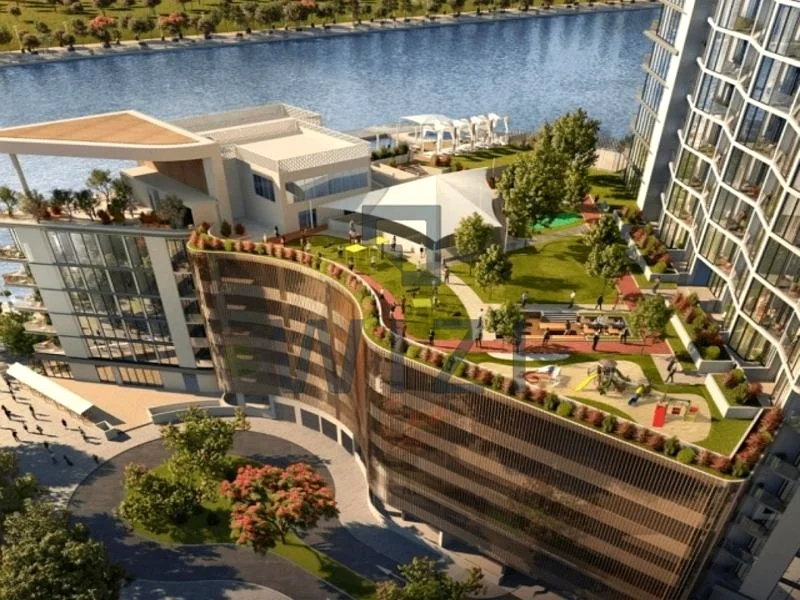 منظر على البحيرة | طابق متوسط | وحدة زاوية64017403899393114