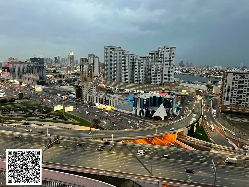 شقة من غرفتي نوم للبيع – حمامان، تكييف مركزي، إطلالة مفتوحة جميلة، تشطيب فاخر، موقع مميز محاط بجميع الخدمات.63865773197570111