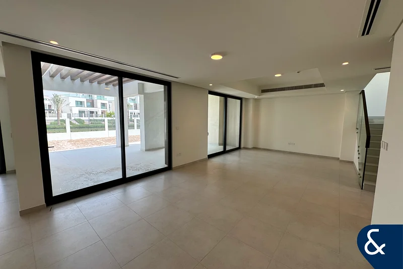 Investment | Ready Nov 25 | Prime Location63931593346563112