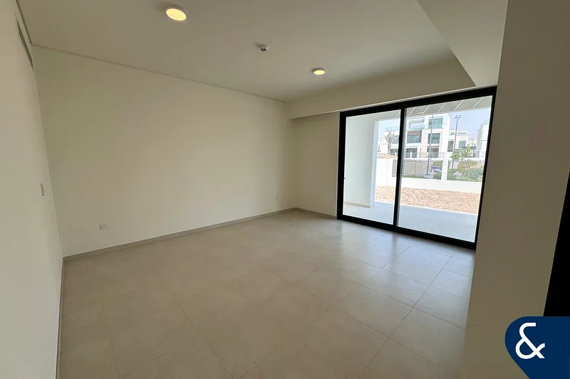 Investment | Ready Nov 25 | Prime Location63931593346563114