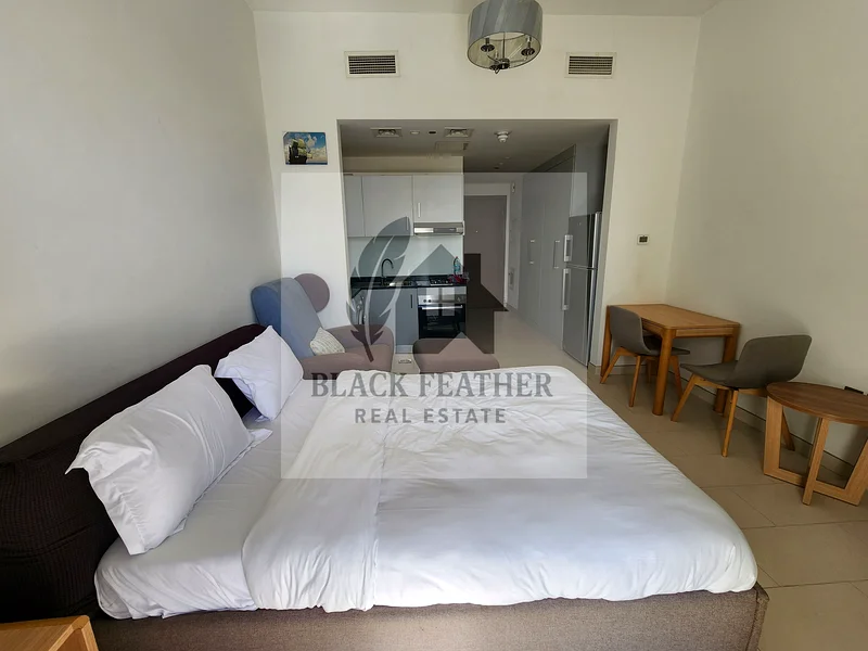 FREE CHILLER // POOL VIEW // FURNISHED WITH BALCONY // VACANT64160377788035111