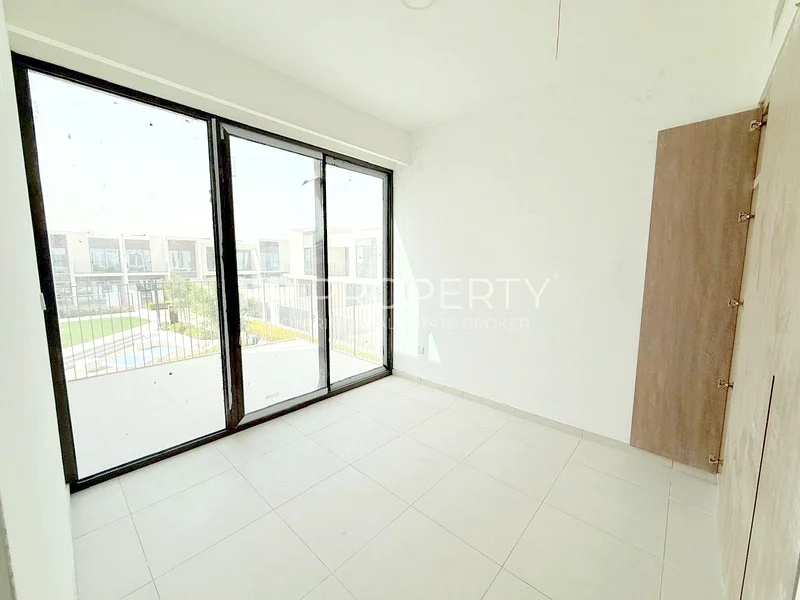 Single Row |Prime Location |Corner Unit63954729338626114