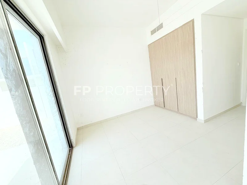 Single Row |Prime Location |Corner Unit63954729338626113