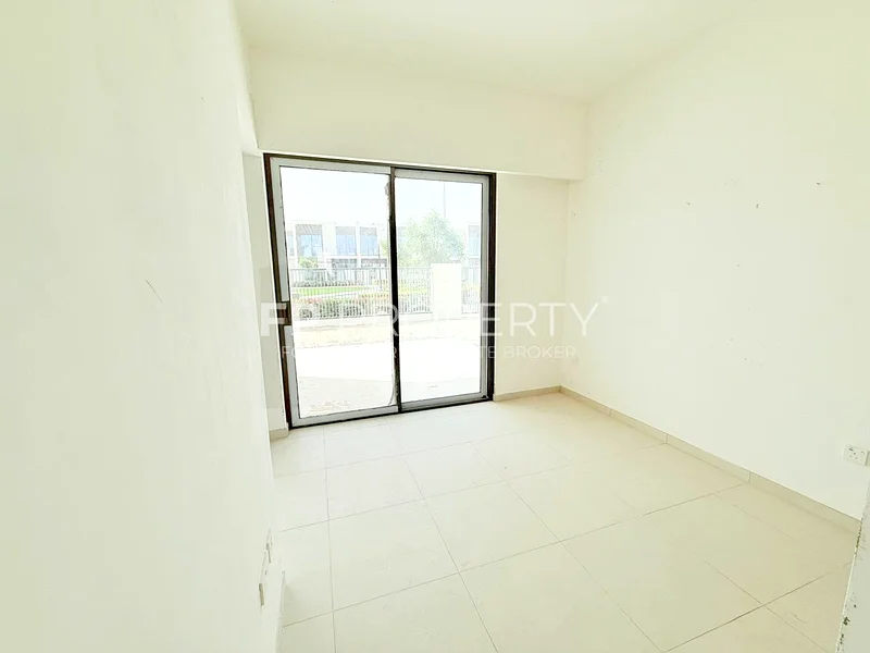 Single Row |Prime Location |Corner Unit63954729338626111