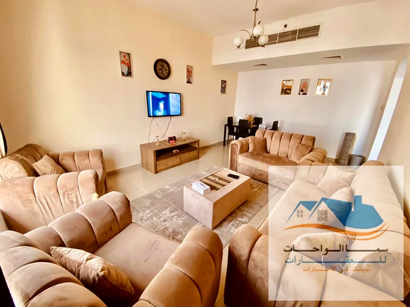 Al-Khan, Al-Rose Tower, a room and a lounge with a sea view. The price is 4500 dirhams, including internet and a sandy parking.64189493918339113