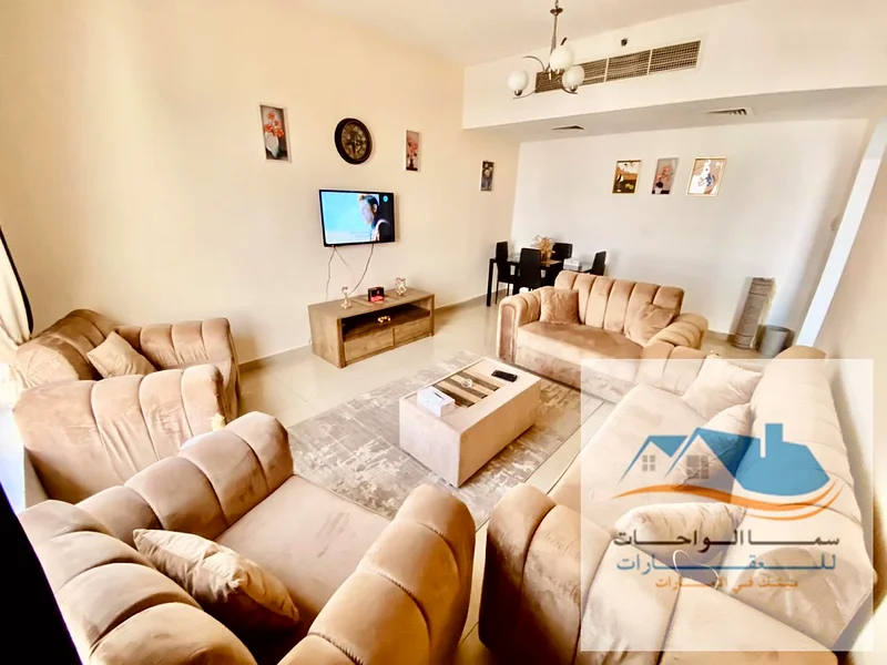Al-Khan, Al-Rose Tower, a room and a lounge with a sea view. The price is 4500 dirhams, including internet and a sandy parking.64189493918339112